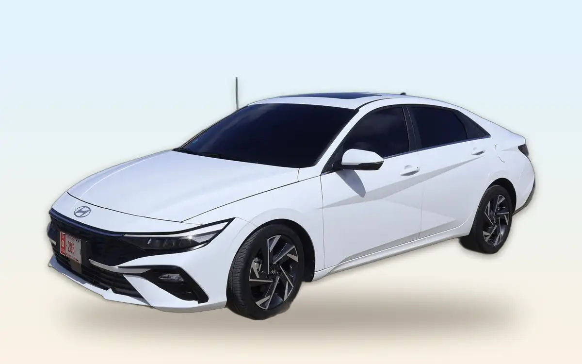 White Hyundai Elantra sedan from Dusk till Dawn