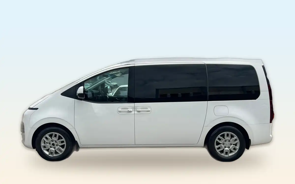 White Hyundai Staria minivan from Dusk till Dawn, side view